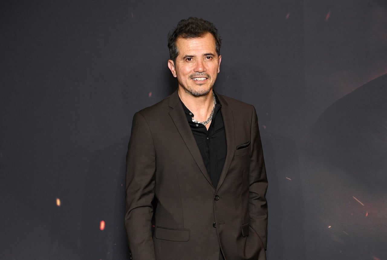 Actor, comediante, productor y dramaturgo, Leguizamo ha participado en más de cien películas y ha llevado su talento desde Hollywood hasta Broadway. Escribió el libro infantil Kiki y la Lata (Kiki and the Can).