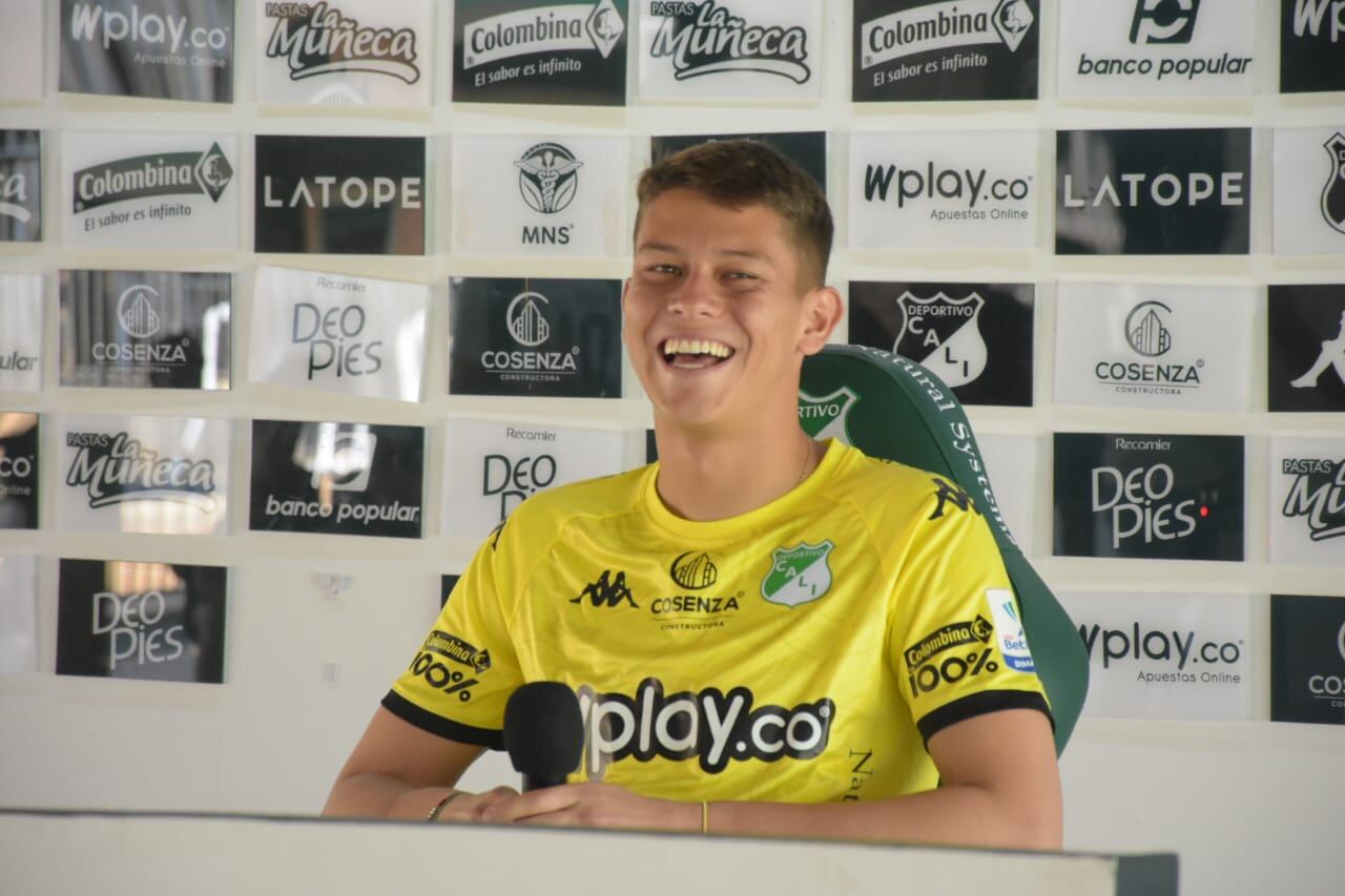 Alejandro Rodríguez, arquero del Deportivo Cali en rueda de prensa.