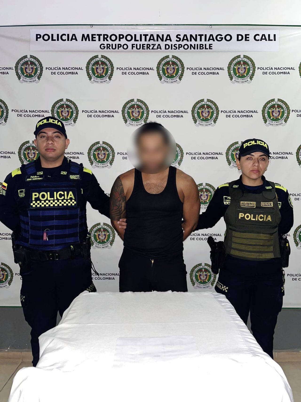 En un operativo de control realizado en el tradicional barrio El Peñón, la Policía Metropolitana de Santiago de Cali capturó a un hombre de 38 años