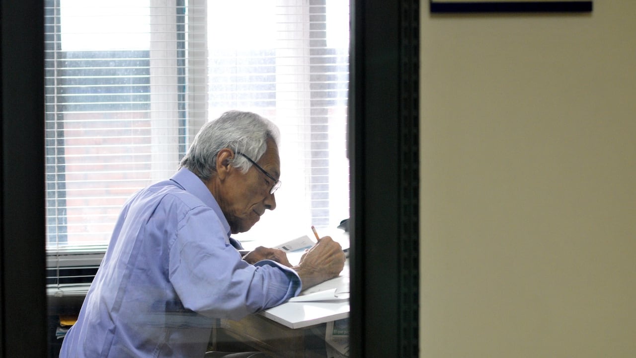 Solo en los últimos 25 años de su carrera, Luisé elaboró más de nueve mil caricaturas, un trabajo constante que lo convirtió en referente.