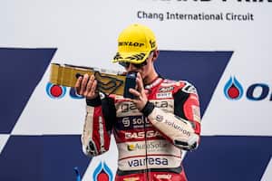 David Alonso celebra su triunfo en el Moto3.