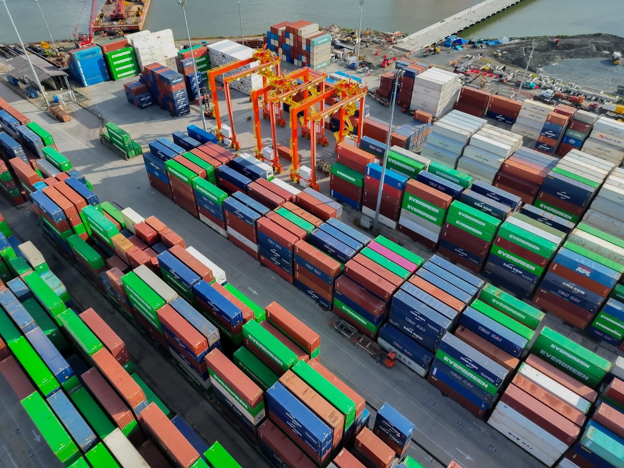 El año pasado el puerto Aguadulce, situado en Buenaventura, movió 700.000 teus de carga. Foto: cortesía la empresa.