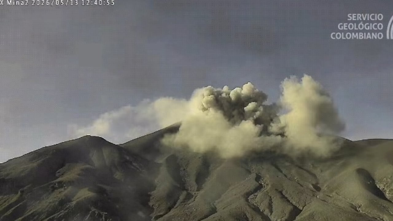 Durante la mañana de este miércoles 13 de mayo de 2026, el volcán Puracé amaneció despejado, lo que ha permitido que desde diferentes puntos de su área de influencia se puedan observar las emisiones de ceniza que han ocurrido en las últimas horas.