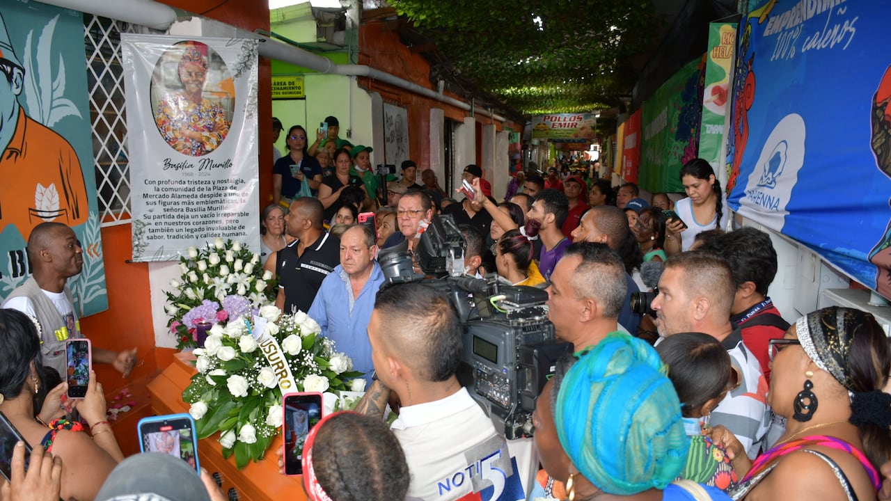 En la galería de alameda se realizó un homenaje a Basilia,conocida por su comida del pacifico y que murió el día de ayer.