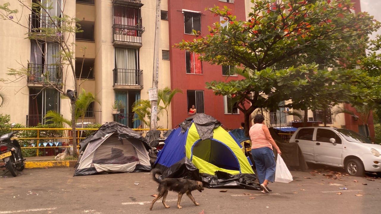Incertidumbre en Altos de Santa Elena: damnificados del terremoto permanecen en carpas