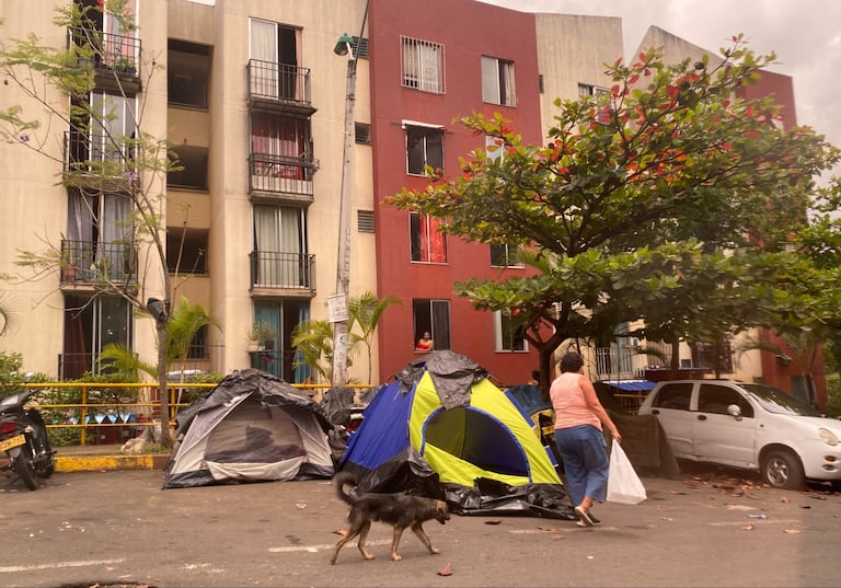Incertidumbre en Altos de Santa Elena: damnificados del terremoto permanecen en carpas