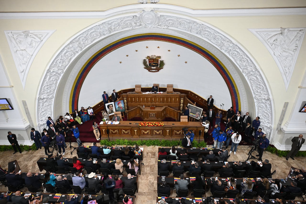 Parlamento de Venezuela ratifica directiva cinco días antes de la jura de Maduro