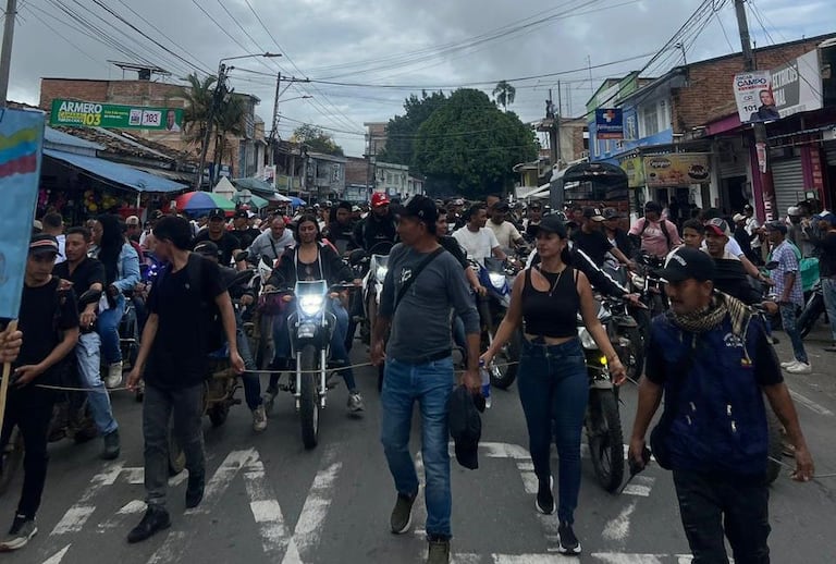 Los campesinos de El Patía, Balboa, Argelia, El Tambo y López de Micay ahora recorren las calles de El Bordo para expresar su descontento por el regreso de las fumigaciones.