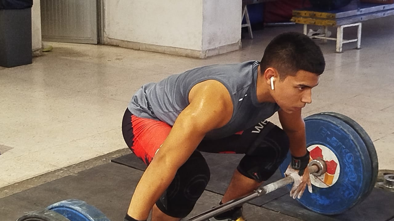 Juan Pablo Lugo, la joven promesa del levantamiento de pesas que busca brillar en el Mundial de Cali 2026