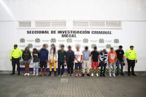 os capturados fueron dejados a disposición de la Fiscalía General de la Nación. Un Juez de Control de Garantías dictó medida de aseguramiento intramural a 17 de los capturados y dos quedaron con detención domiciliaria por los delitos de concierto para delinquir y tráfico de estupefacientes; en el caso de ‘La Montaña’ también deberán responder por homicidio.