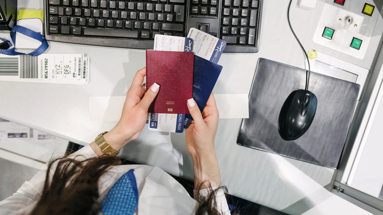 Alemania y Francia anunciaron que no permitiran a viajeros ingresar con este pasaporte teniendo en cuenta las fechas exactas de emisión