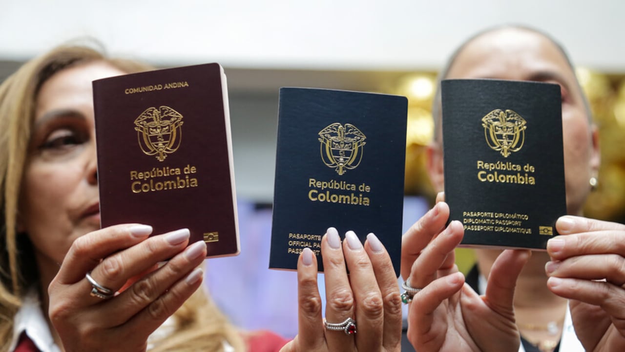 El Gobierno defiende el cambio en la producción de pasaportes mientras crecen los cuestionamientos sobre el origen de las libretas. Foto: Colprensa.