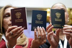 El Gobierno defiende el cambio en la producción de pasaportes mientras crecen los cuestionamientos sobre el origen de las libretas. Foto: Colprensa.