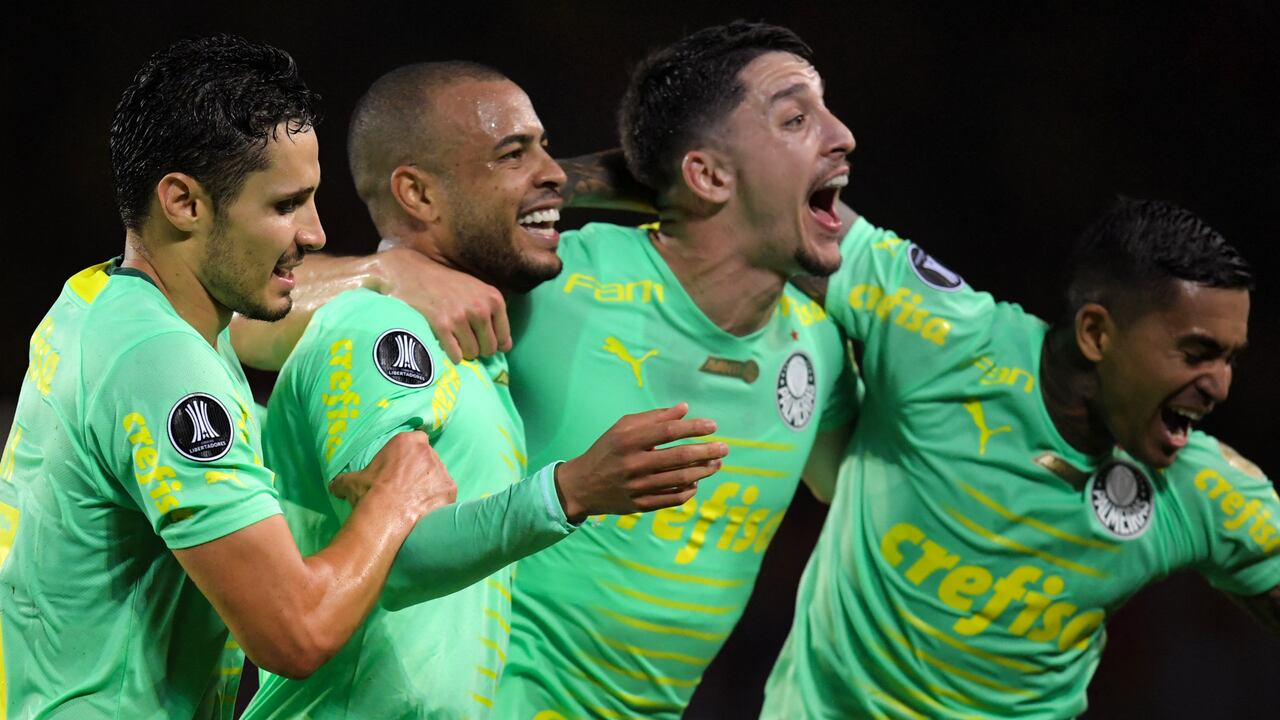 Los jugadores del Palmeiras festejan uno de los goles anotados al Pereira, por el defensa Make, en los mcuartos de final de la Copa Libertadores 2023.