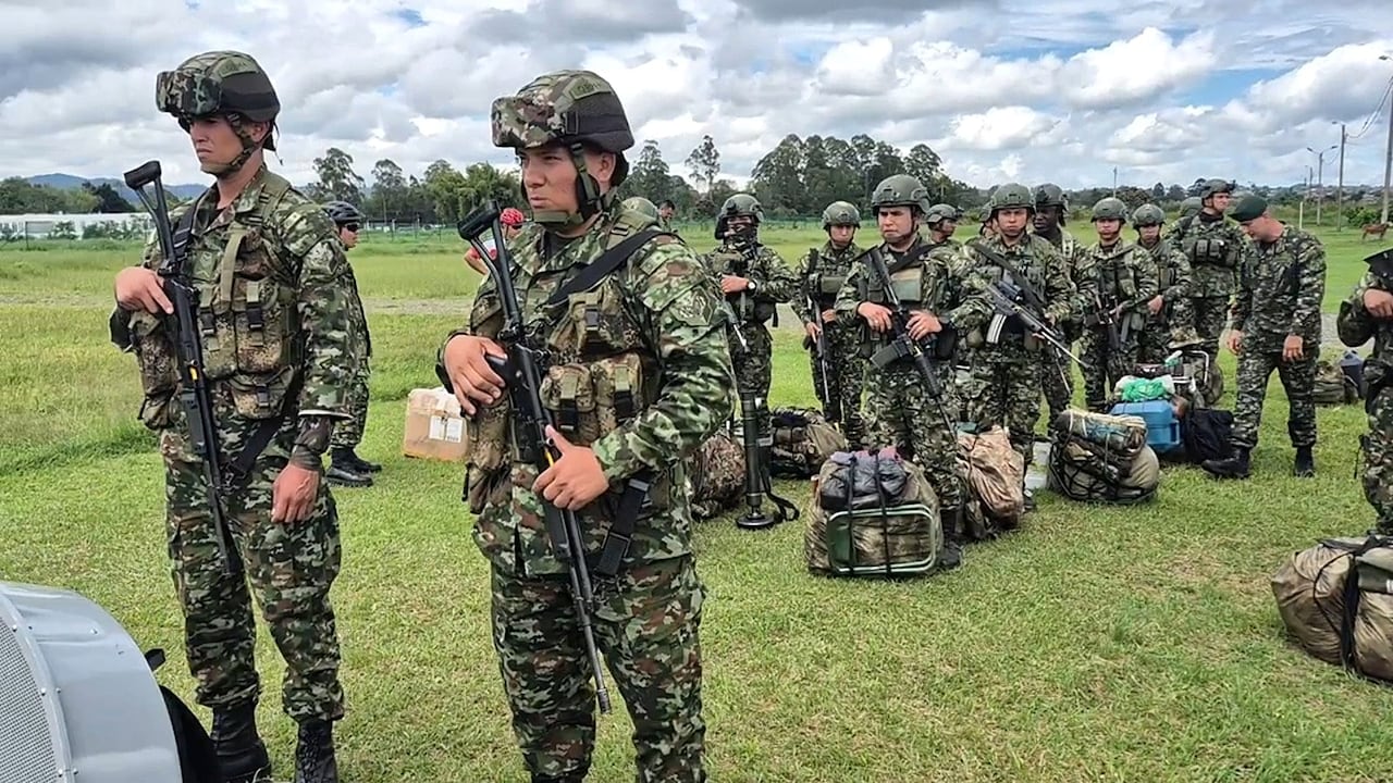 Integrantes del Ejército Nacional se enfrentan a varios grupos armados ilegales en diferentes departamentos del país, como Cauca, Nariño, Putumayo, Guaviare y Meta.