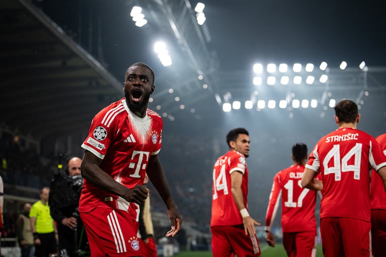Los jugadores del Bayern Múnich celebran uno de los goles del partido ante Atalanta.