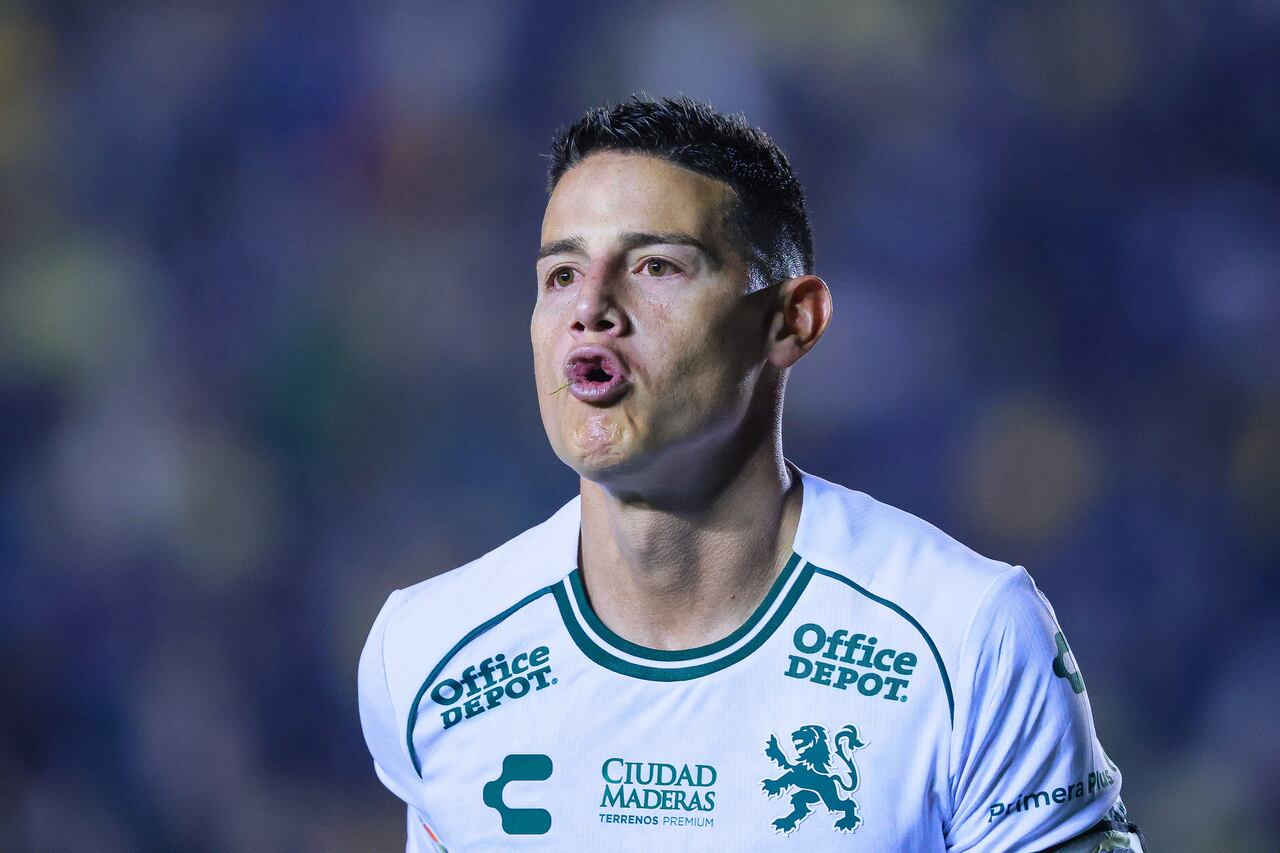 MEXICO CITY, MEXICO - FEBRUARY 19: James Rodriguez of Leon celebrates after scoring the team's first goal during the 9th round match between America and Leon as part of the Torneo Clausura 2025 Liga MX at Ciudad de los Deportes Stadium on February 19, 2025 in Mexico City, Mexico. (Photo by Manuel Velasquez/Getty Images)