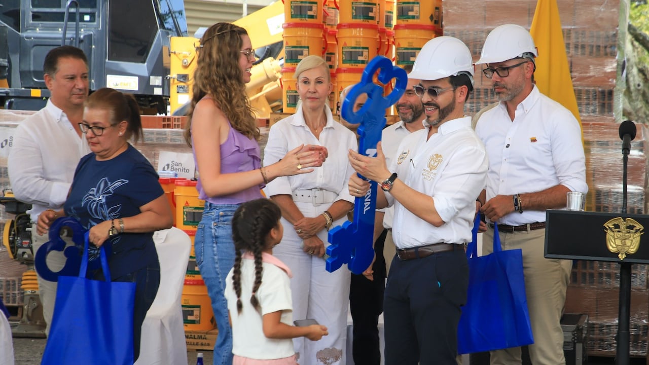Los beneficiarios, entre ellos, sobrevivientes rescatados de los escombros y residentes de edificaciones destruidas, expresaron su gratitud.