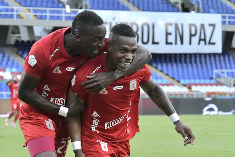 Con un gol de Pestaña al minuto 54, América se puso 2-0 arriba gracias a un centro de Cavadia.