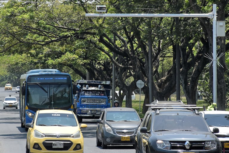 La Secretaría de Movilidad está pidiendo autorización para poder instalar 40 nuevas cámaras de fotodetección. Se espera que al menos el 50% de ellas queden funcionando en el 2024.