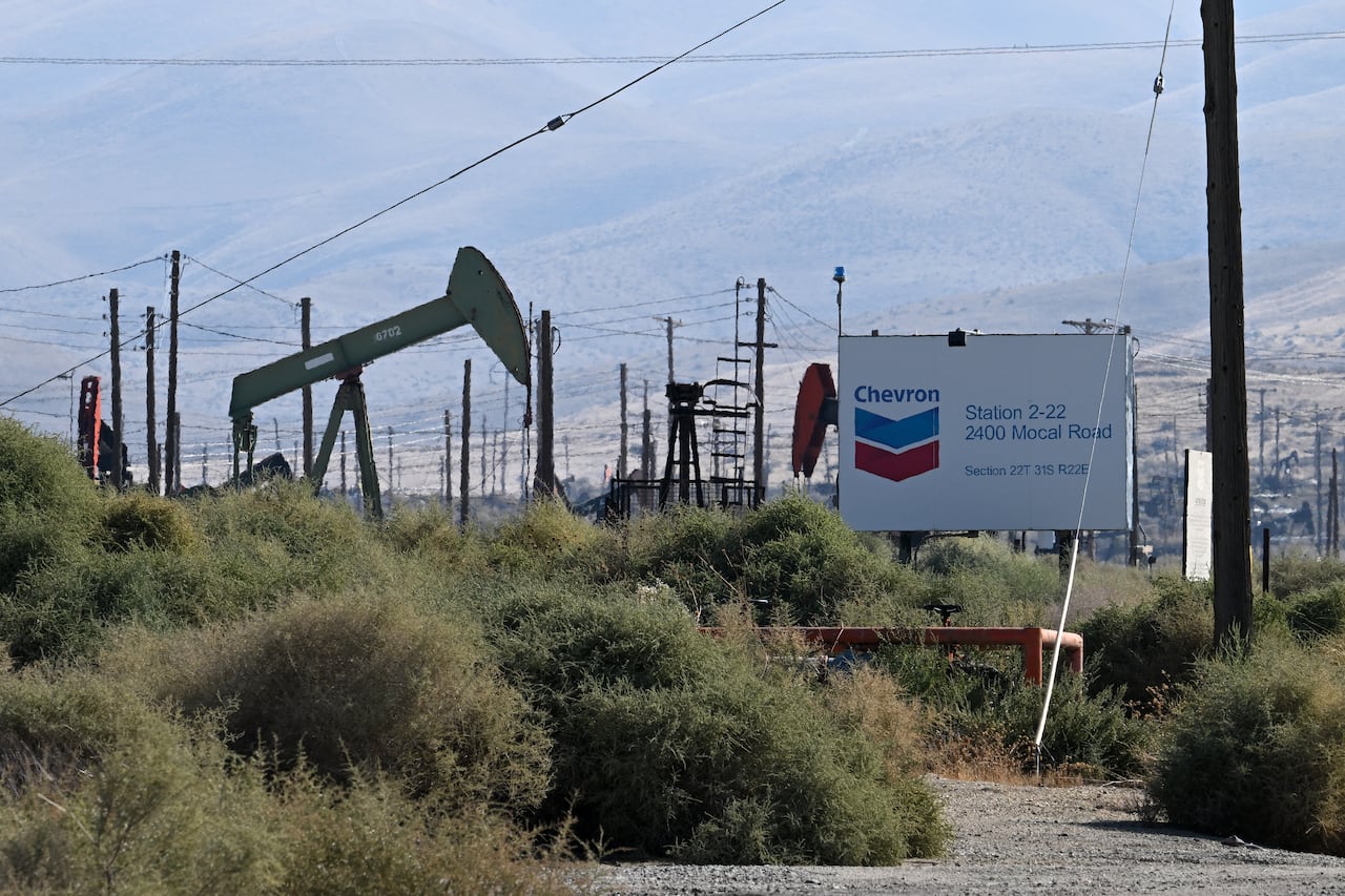 Chevron es la única petrolera estadounidense que funciona en Venezuela. (Photo by Robyn Beck / AFP)