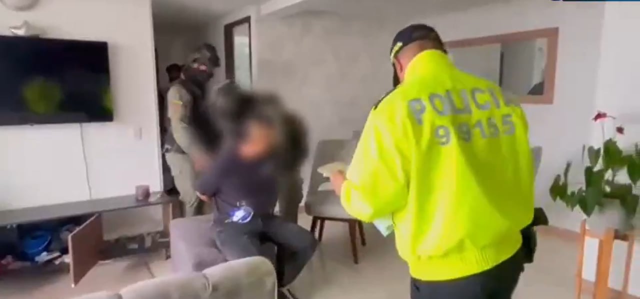 En Envigado fue capturado alias ‘Antioquia’ por homicidio, concierto para delinquir y narcotráfico. Sería responsable del 80 % del tráfico de estupefacientes en Bucaramanga y estaría vinculado al aumento del 41 % de los homicidios en la ciudad.