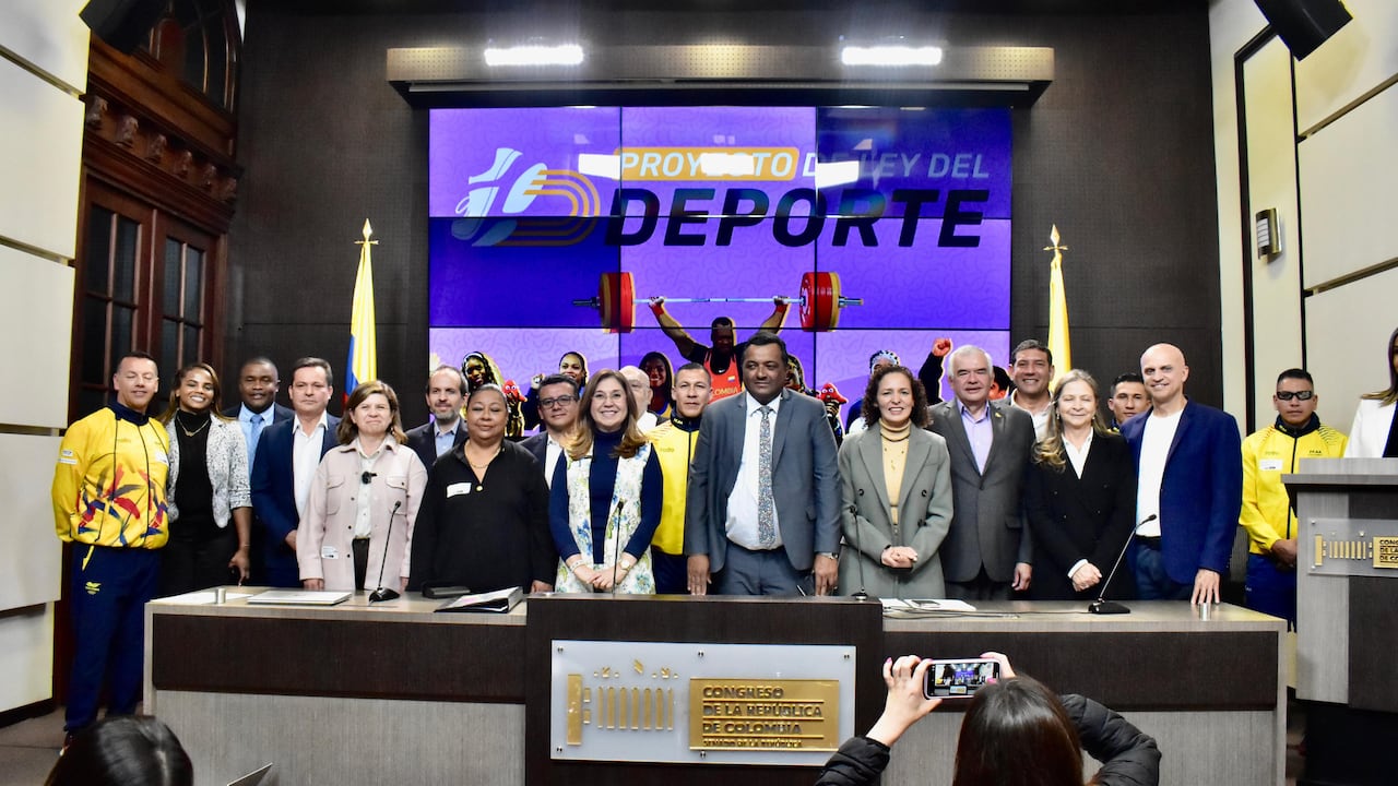 Las senadoras Norma Hurtado y Angélica Lozano radicaron la iniciativa ante el Congreso de la República. (Foto: prensa Norma Hurtado)