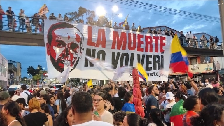Estas son las imágenes que se registran en la Calle 5, centro de Cali.