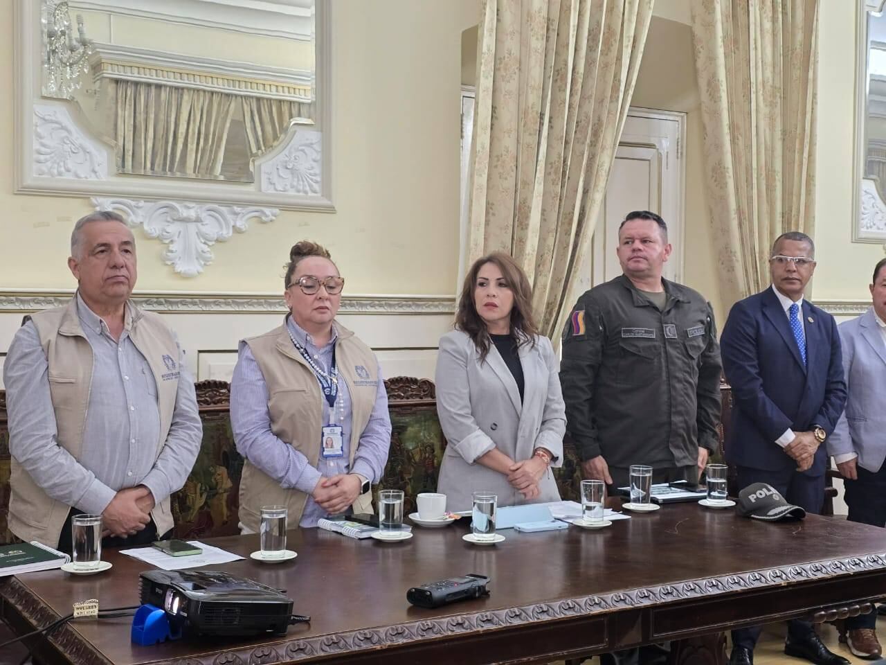 Dentro de las medidas está que el día de la elección está prohibida toda clase de propaganda, manifestaciones, comunicados y entrevistas con fines político-electorales a través de radio, prensa y televisión, así como la propaganda móvil, estática o sonora.