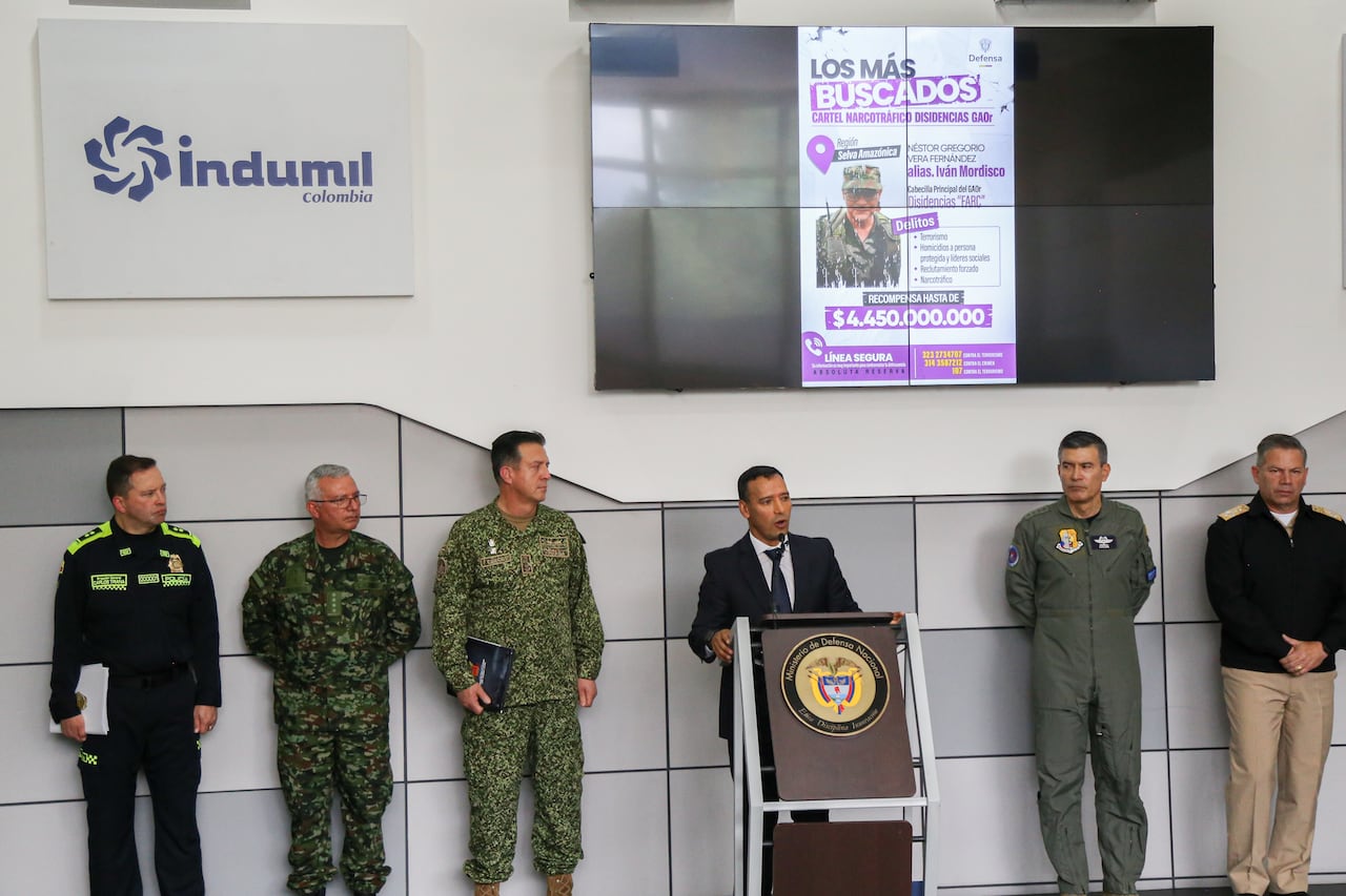 Desde el Ministerio de Defensa se afirmó que se hallaron elementos de alias Iván Mordisco, pero que no ha sido neutralizado. Se ofrece millonaria recompensa para quien brinde información sobre su paradero.