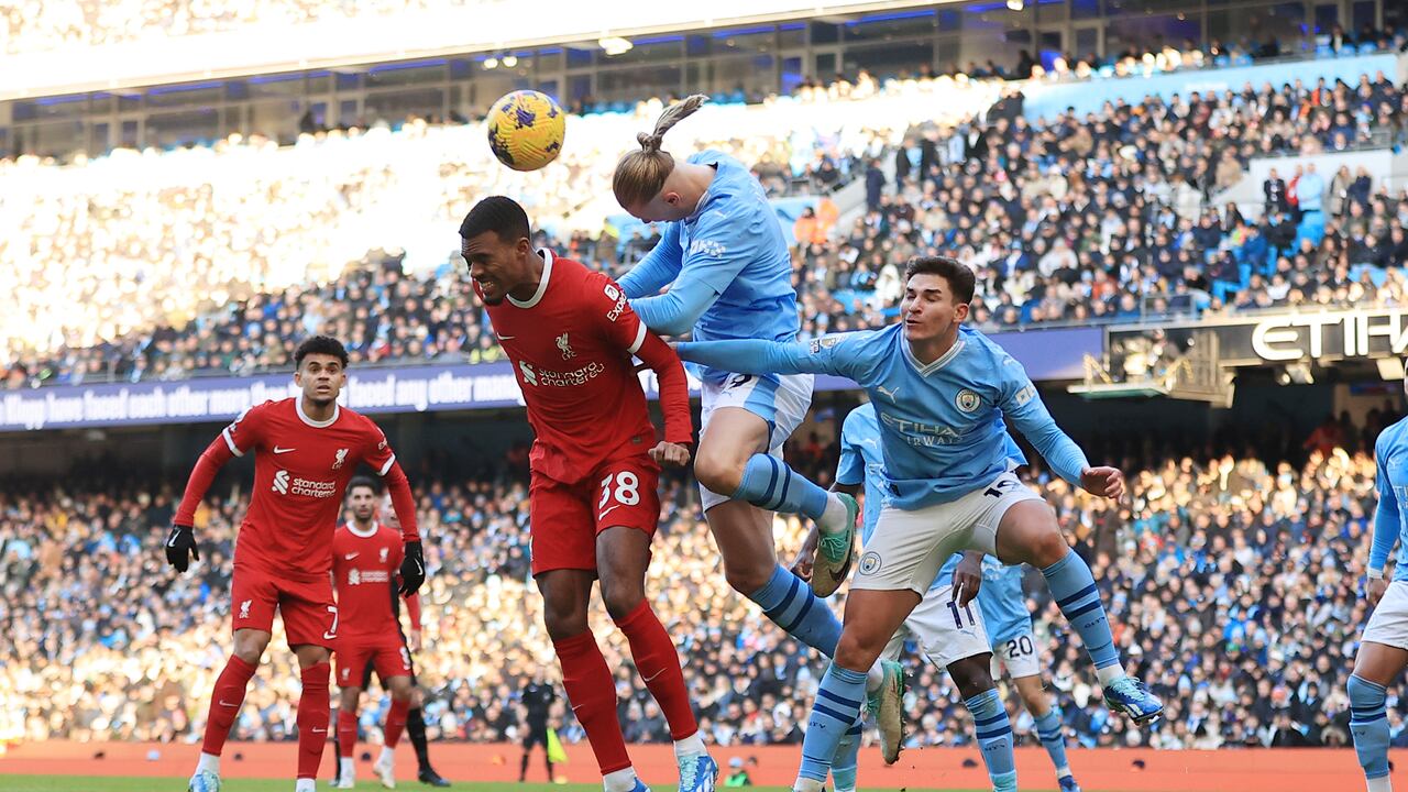 MANCHESTER, ENGLAND - NOVEMBER 25: Ryan Gravenberch of Liverpool battles with Erling Haaland of Manchester City (C) and Julian Alvarez of Manchester City during the Premier League match between Manchester City and Liverpool FC at Etihad Stadium on November 25, 2023 in Manchester, England. (Photo by Simon Stacpoole/Offside/Offside via Getty Images)