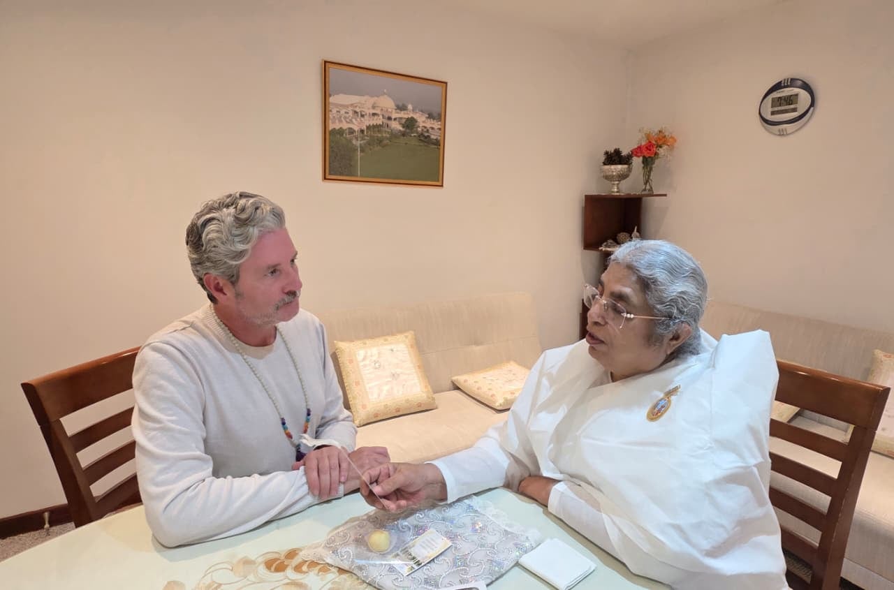 Krish Benvenuti y BK Asha Didi, en su más reciente encuentro.