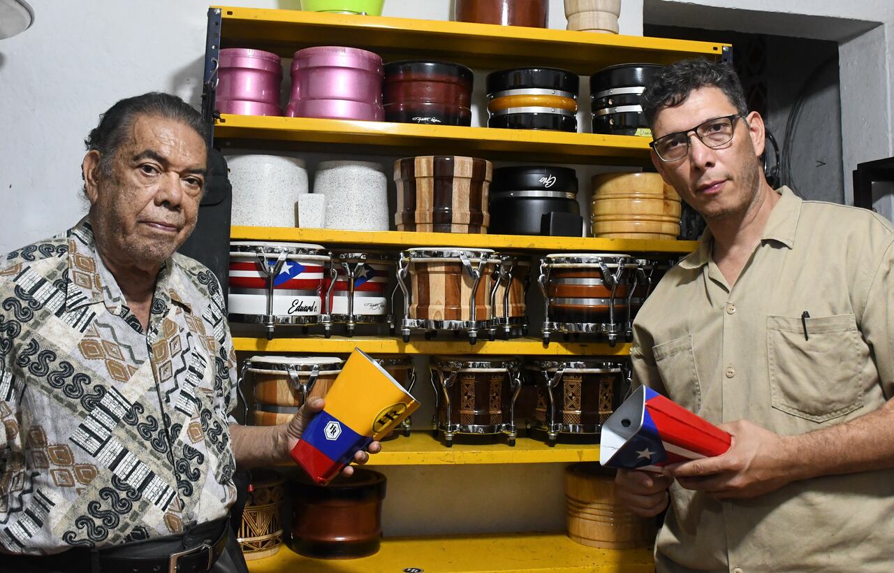 Héctor Rocha "El Piernas", instrumentos musicales El Piernas, HR.