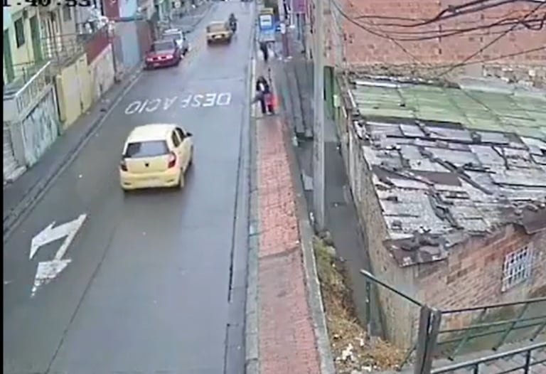 Tragedia en Bogotá, mujer muere tras ser impactada por una llanta.