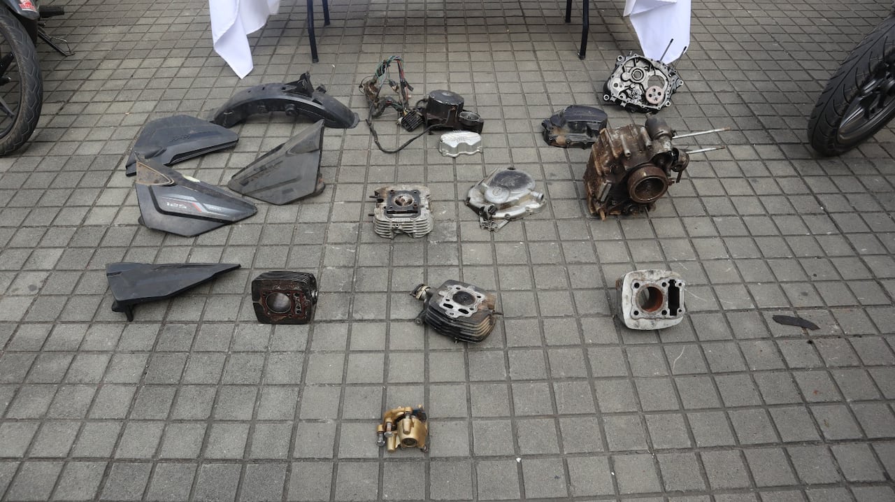 La banda pedía latas sumas de dinero a sus víctimas para regresar sus vehículos.