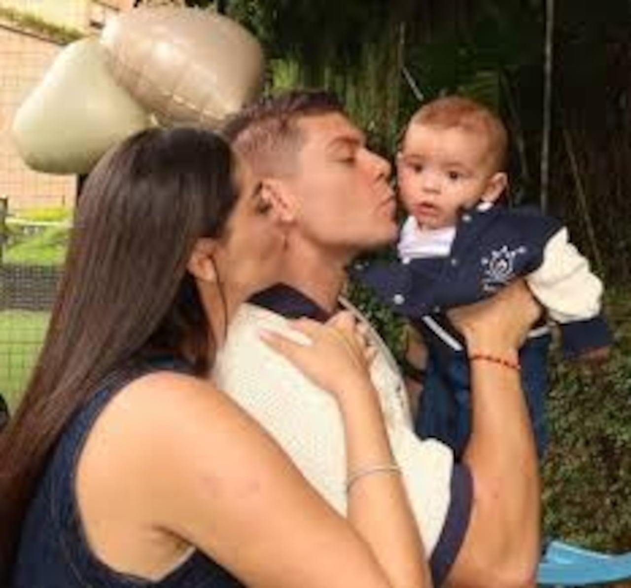 La Segura e Ignacio Baladán, junto a su hijo