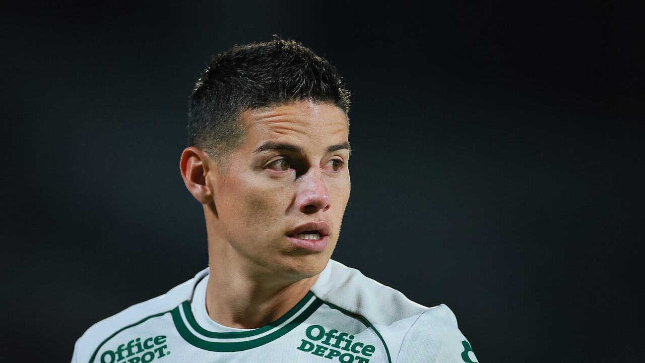 MEXICO CITY, MEXICO - APRIL 15: James Rodriguez of Leon loo during the 16th round match between Cruz Azul and Leon as part of the Torneo Clausura 2025 Liga MX at Estadio Olimpico Universitario on April 15, 2025 in Mexico City, Mexico. (Photo by Manuel Velasquez/Getty Images)