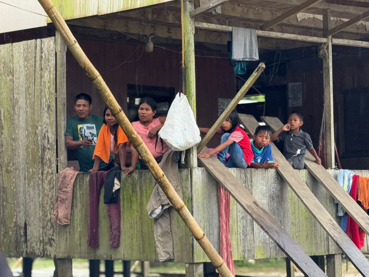 Dos meses después del terremoto, la Fundación Herencia de Timbiquí ya está reconstruyendo junto a las comunidades del litoral Pacífico colombiano.
