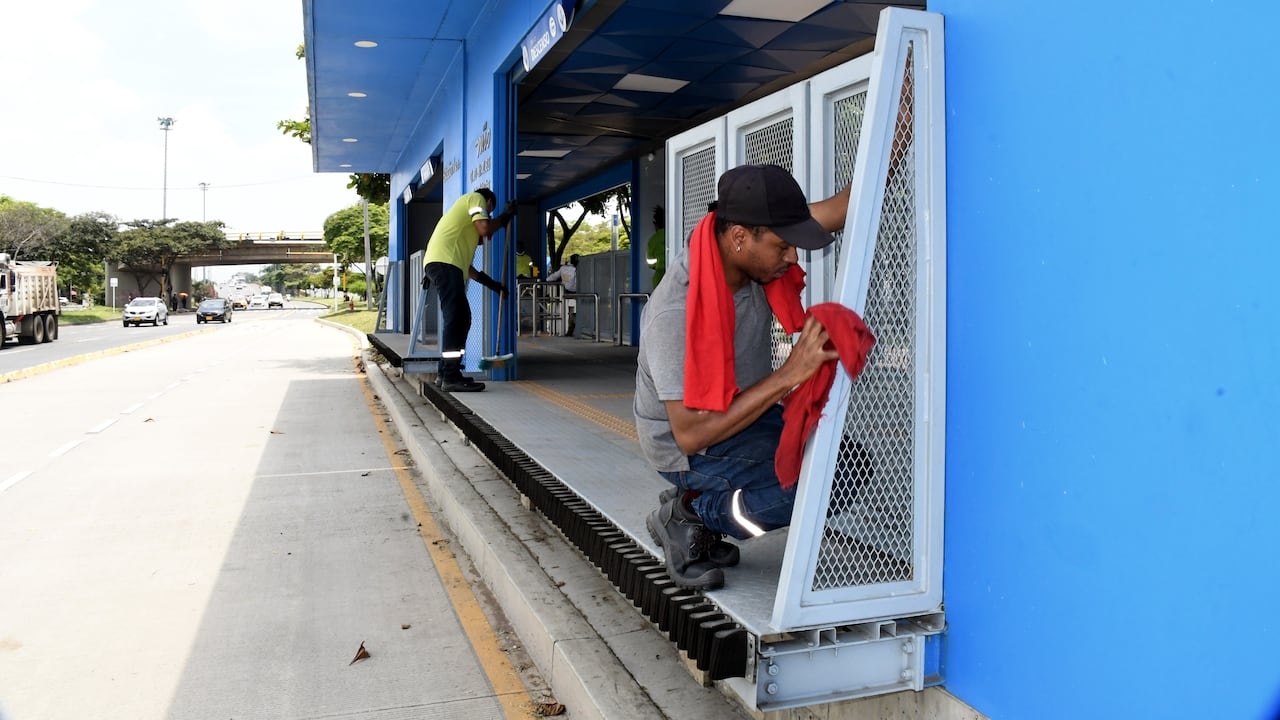 Se últiman los detalles para la entrada en operación de la fase tres del MIO en la troncal de oriente desde la estación de Calipso hasta la estación Menga. fotos José Guzmán.