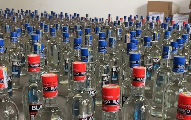 Gobernación del Valle logra la incautación de cerca de 350 unidades de licor.