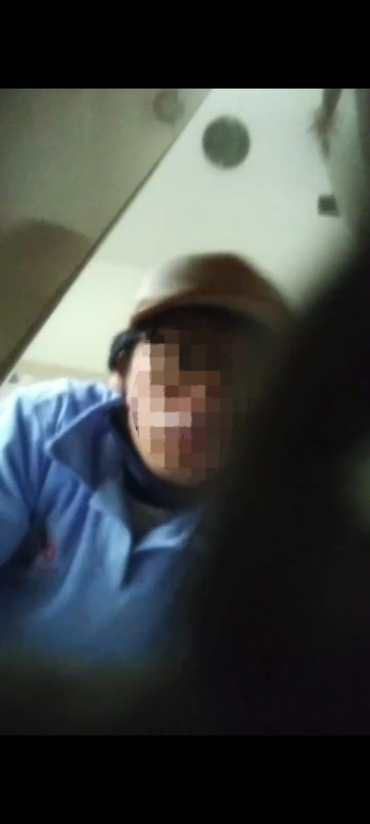 Por medio de las redes sociales se ha difundido el video que presuntamente el hombre grabó con su celular.