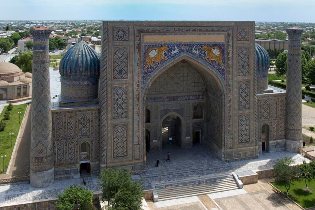 La Sherdar Madrasa está ubicada en la ciudad de Registan.