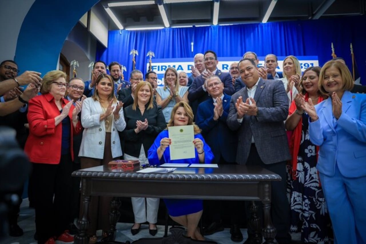 En el centro de la imagen, la gobenadora de Puerto Rico, Jennifer González
REMITIDA / HANDOUT por GOBERNADORA DE PUERTO RICO EN X