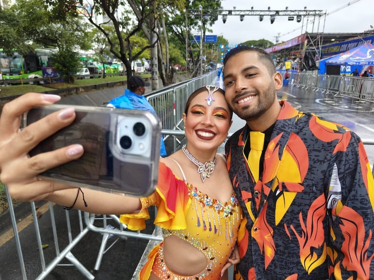 más de 2.000 artistas alistan el gran desfile salsero.