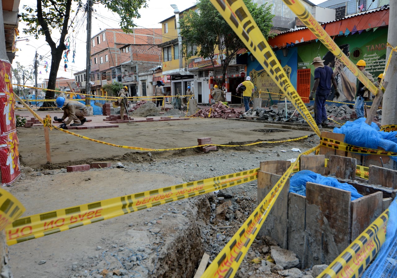 Asi van las obras viales del Barrio Obrero de Cali, con la renovación de redes de acueducto, alcantarillado, energía y adoquinamiento de calles, que conectará con la Ruta de la Salsa, con el objetivo de revitalizar el corazón cultural de Cali antes de la Feria de 2025.