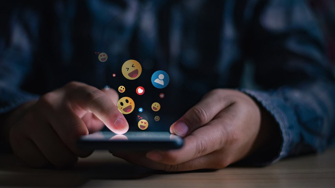 ¿Sabe qué significan realmente los emojis que usa en WhatsApp? Descúbralo aquí.