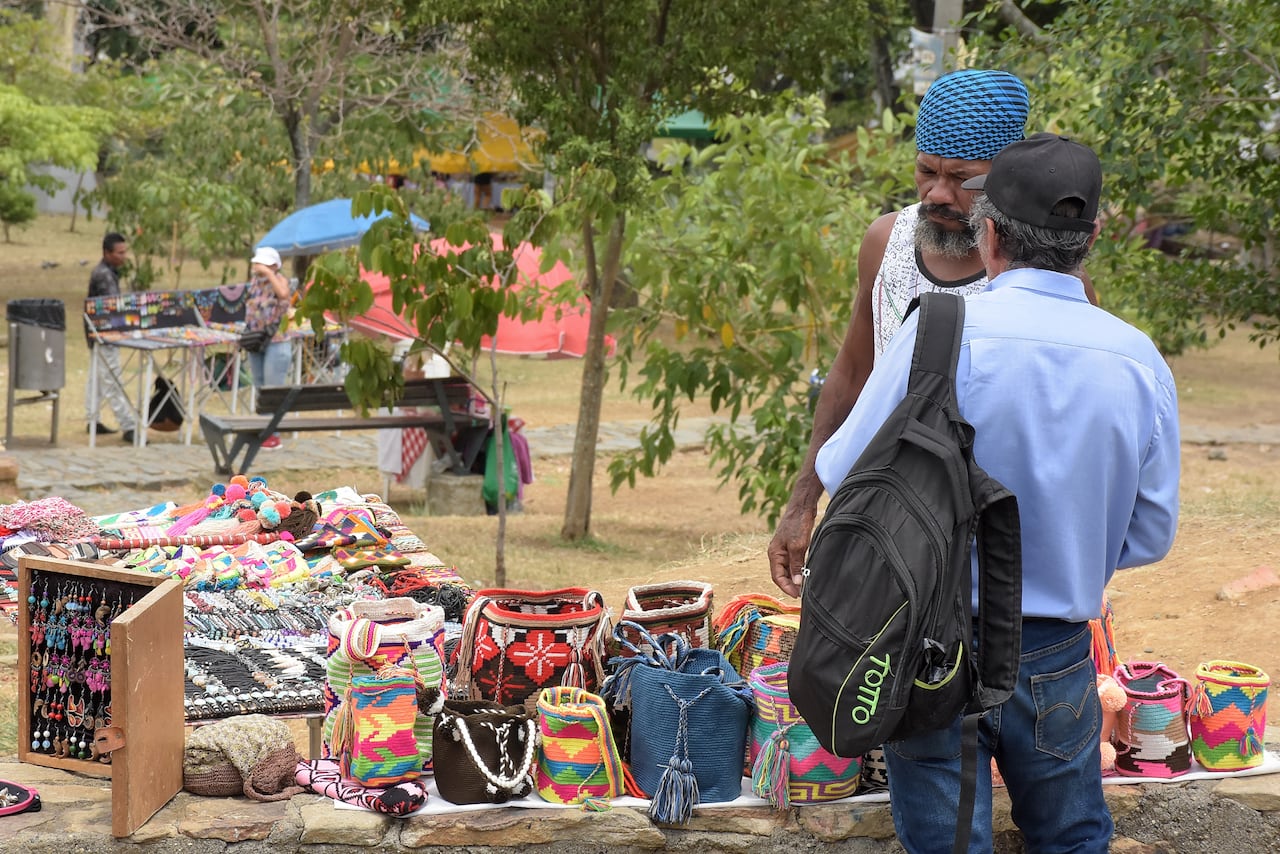 En el tradicional Barrio San Antonio se llevó a cabo el mercado artesanal orgánico y una muestra de artesanías por parte de los comerciantes del sector.