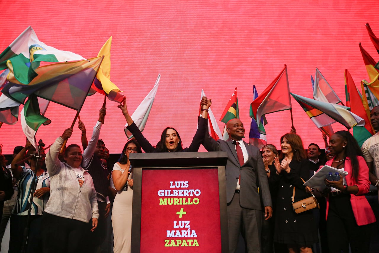 El candidato Gilberto Murillo junto a su fórmula vicepresidencial, Luz María Zapata