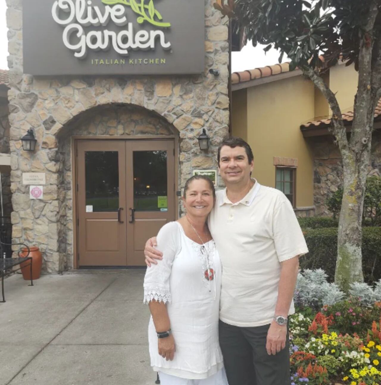 La actriz junto a su esposo.