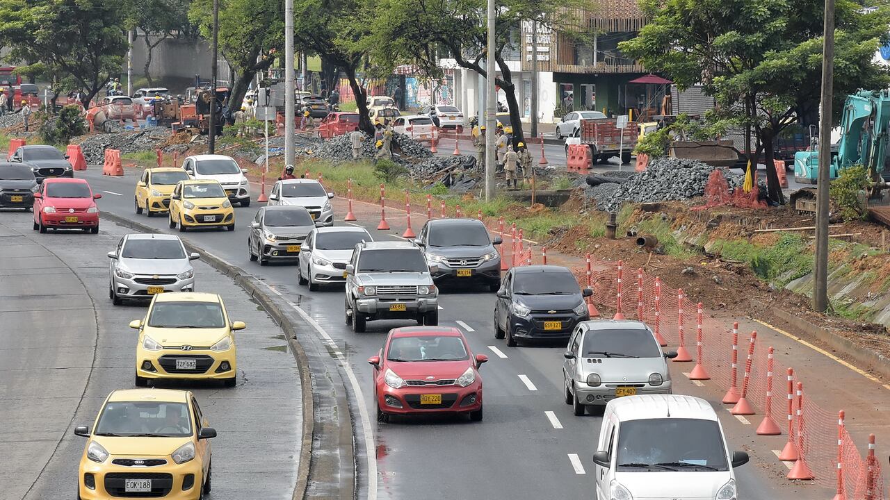 Obras Canal Aguas Lluvias Autopista Sur entre Cra 32 y 39.